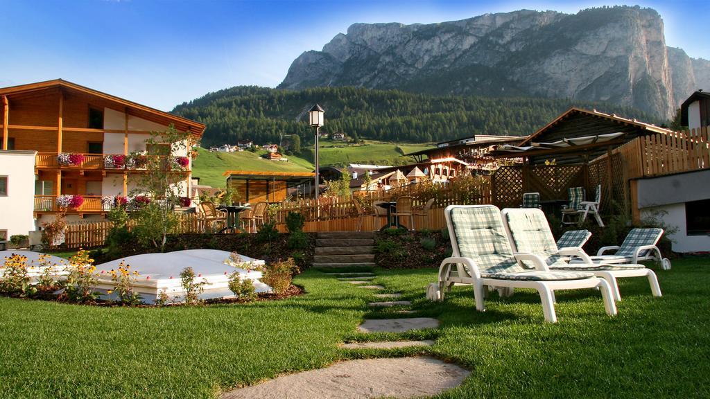 Hotel Des Alpes Selva di Val Gardena Kültér fotó